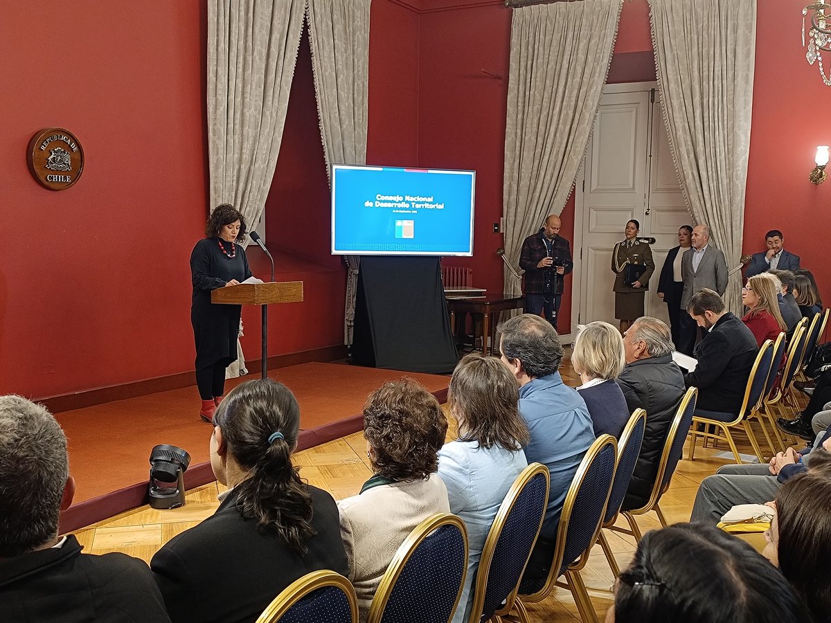 Sí, estamos felices 😃.Hoy el Presidente de la República <a href="/GabrielBoric/">Gabriel Boric Font</a> anunció la creación del Consejo Nacional de Desarrollo Territorial (CNDT) y desdignó su pdta <a href="/PaolaJiron2/">Paola Jirón</a> quien cuenta con una amplia experiencia, estudios y compromiso con un desarrollo territorial inclusivo.