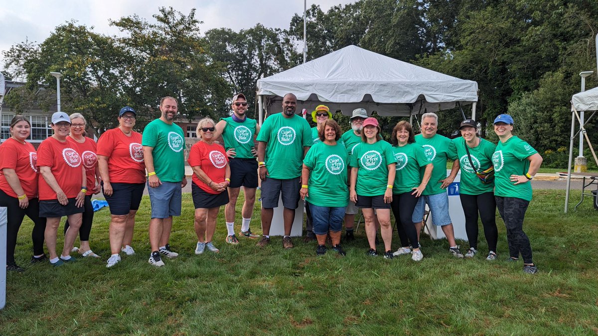 Following a donation from the #AvangridFoundation, fantastic teams from UI, @SouthernCTGas & @CTNaturalGas joined 500 volunteers at the @CTFRide. Nearly 2,000 riders biked between 10 & 100 miles across CT on Friday & Saturday to raise money for the fight against cancer.