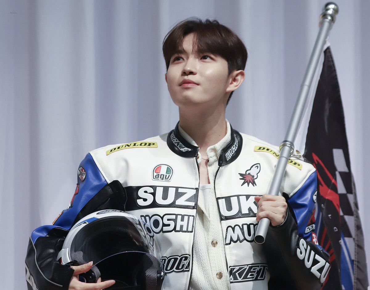 kj_hodo's tweet photo. #김재환 #KIMJAEHWAN 💙 https://t.co/wYFz7rvzl5