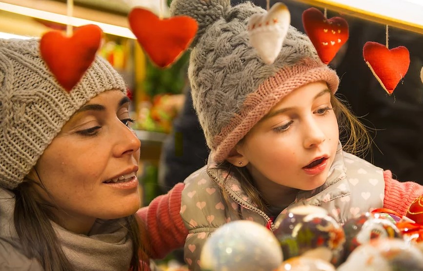 thevents's tweet photo. Opportunities to operate markets in @TowerHamletsNow parks. We are accepting applications from market operators for speciality markets including farmers, art, vintage &amp; craft markets.  Also for seasonal events such as Christmas markets. For more info 
https://t.co/r7XefY9jGc https://t.co/stLiLuenuD