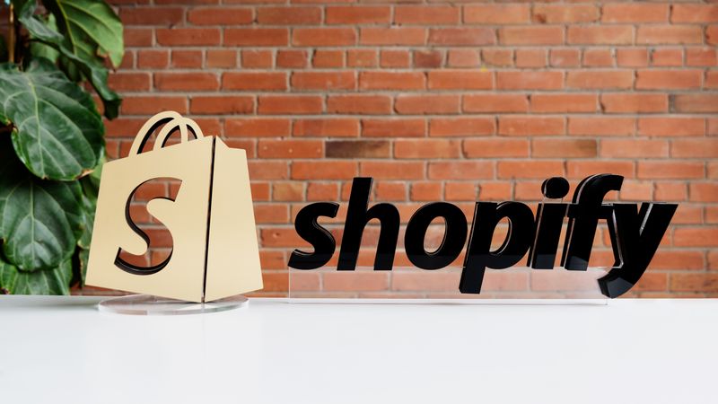 Shopify integrates with Amazon Prime to provide seamless shopping experience.

Shopify merchants can now offer Amazon Prime benefits to their customers, such as free shipping and returns. 

#shopify #amazon #ecommerce #retail #primemembers