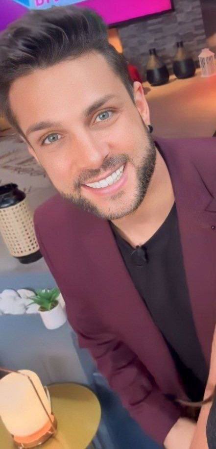 DraLizyta's tweet photo. Ni modo que no quieran ver esta carita todos los días
Por la mañana gente 🤩😎#NicolaParaHoy https://t.co/TWameHUM4h