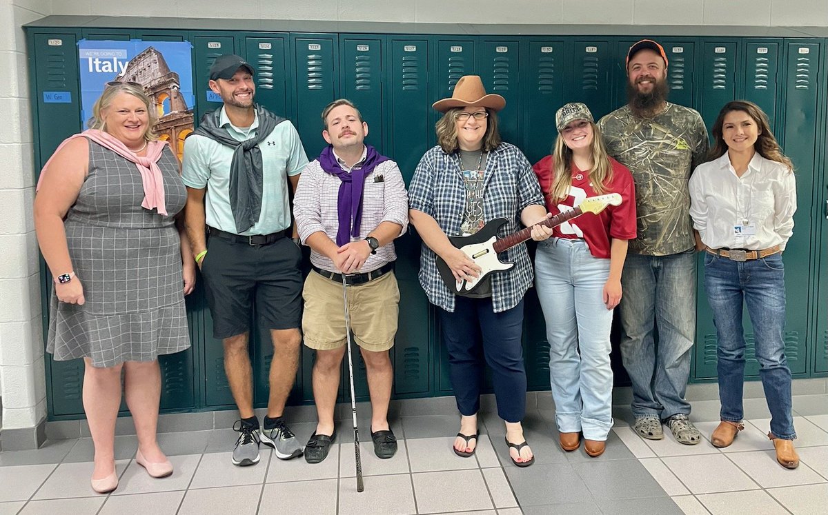 CoachMosleyVA's tweet photo. History is both country and country clubbin. We put grey poupon in our grits! #OLSpirit #spiritweek https://t.co/4jNsvMaBBC