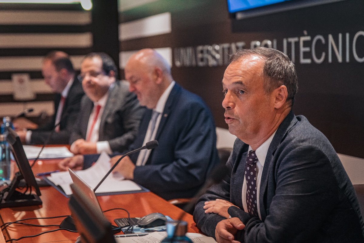 Universitat Politècnica de Catalunya (UPC) (@la_upc) on Twitter photo Avui la #UPC i <a href="/mossos/">Mossos</a> han signat un acord per dur a terme projectes de recerca i innovació tecnològica a través de l'<a href="/inLabFIB/">InLab FIB</a> <a href="/fib_upc/">FIB - UPC</a>.
L'han signat el conseller <a href="/joanignasielena/">Joan Ignasi Elena</a> <a href="/interiorcat/">Interior i Seguretat Pública</a> i el <a href="/RectorUPC/">Daniel Crespo, rector de la UPC</a>
upc.edu/ca/sala-de-pre… Avui la #UPC i <a href="/mossos/">Mossos</a> han signat un acord per dur a terme projectes de recerca i innovació tecnològica a través de l'<a href="/inLabFIB/">InLab FIB</a> <a href="/fib_upc/">FIB - UPC</a>.
L'han signat el conseller <a href="/joanignasielena/">Joan Ignasi Elena</a> <a href="/interiorcat/">Interior i Seguretat Pública</a> i el <a href="/RectorUPC/">Daniel Crespo, rector de la UPC</a>
upc.edu/ca/sala-de-pre…
