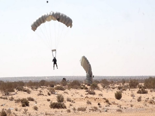 tv9gujarati's tweet photo. Egypt: Indian Army troops participate in 34 nations ‘Exercise Bright Star’.
#Egypt #IndianArmy #ExerciseBrightStar #TV9News https://t.co/KQm6diVLWa