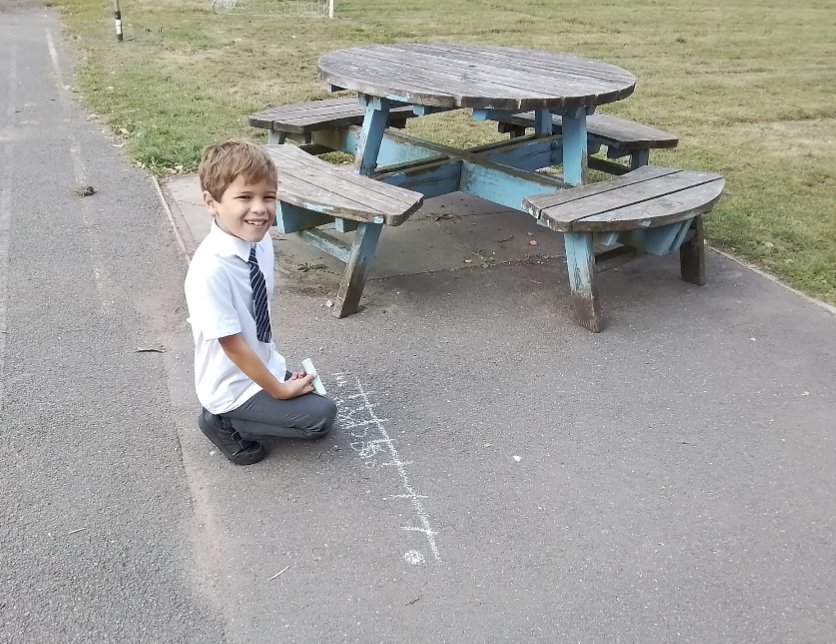 BrookAshford's tweet photo. Young Oaks enjoying outside maths today - who needs paper?! #lotc #village_school_life https://t.co/zBBNWeVdTL