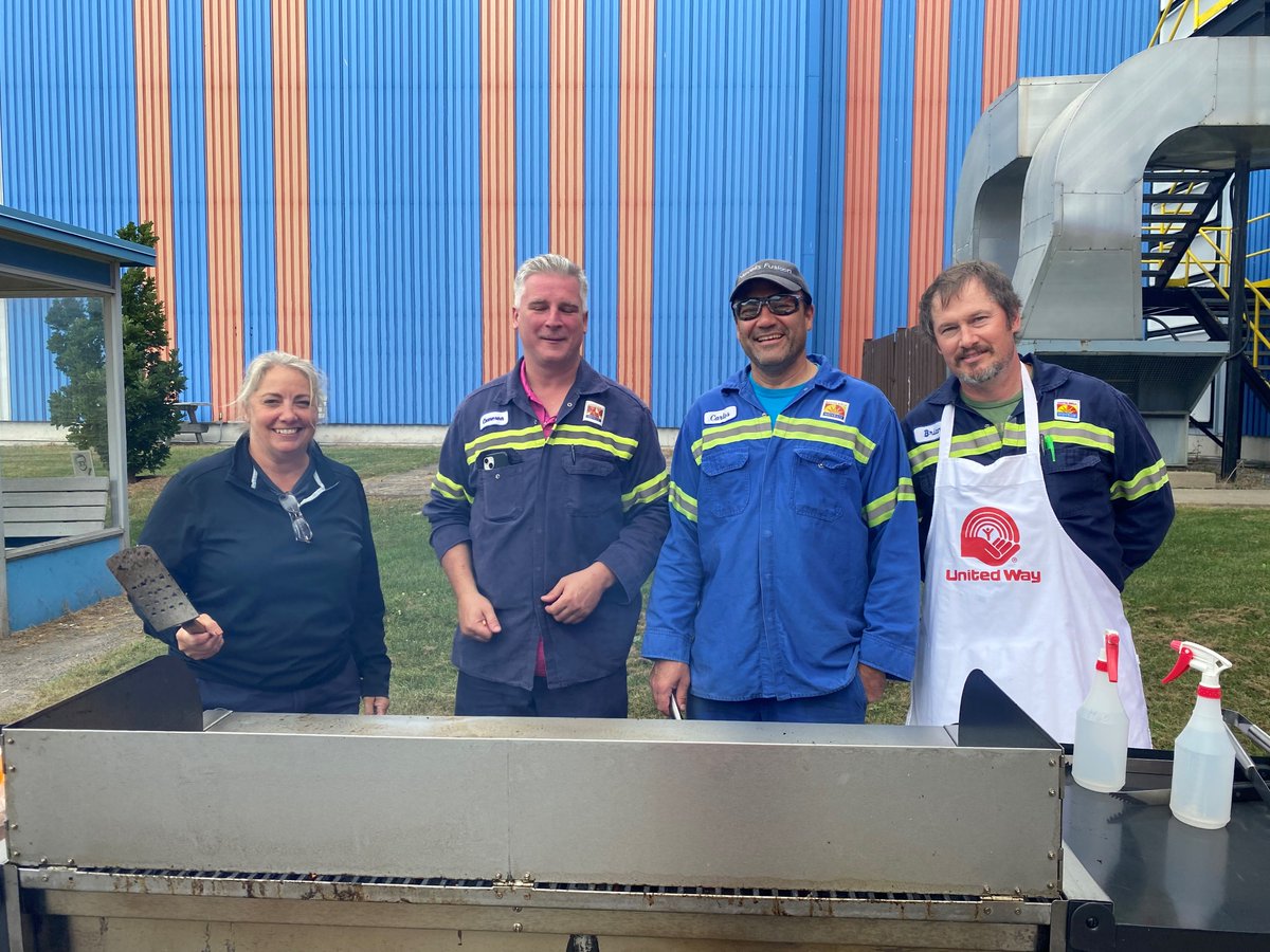 unitedwaykfla's tweet photo. A big shoutout📢to the teams at @novelis in #ygk who organized their annual kick-off BBQs in support of United Way KFL&A.
Thanks for the continued #locallove and #support and best of luck with your workplace campaign. 📷
#support #community #ygk #kickoff23 #uwkfla #campaign https://t.co/RbniImVRP4