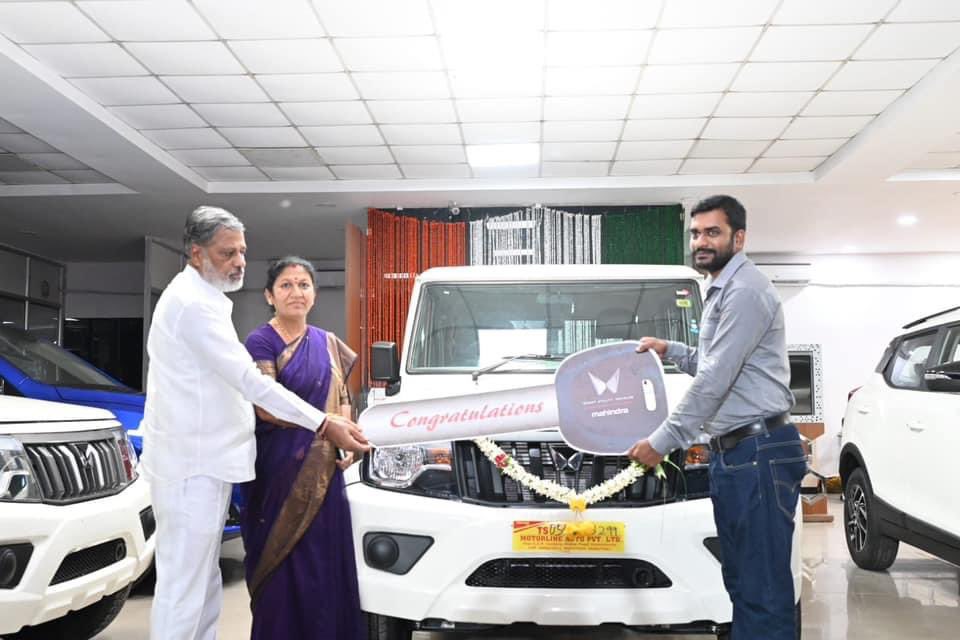 RaoPadmaBJP's tweet photo. వాహన శ్రేణిలో చేరిన మరో నూతన వాహనం..

ఈరోజు నా యొక్క వాహన శ్రేణి కోసం నూతనంగా మహేంద్ర బొలెరో వాహనం కొనుగోలు చేయడం జరిగింది. https://t.co/H6bRGALLqR