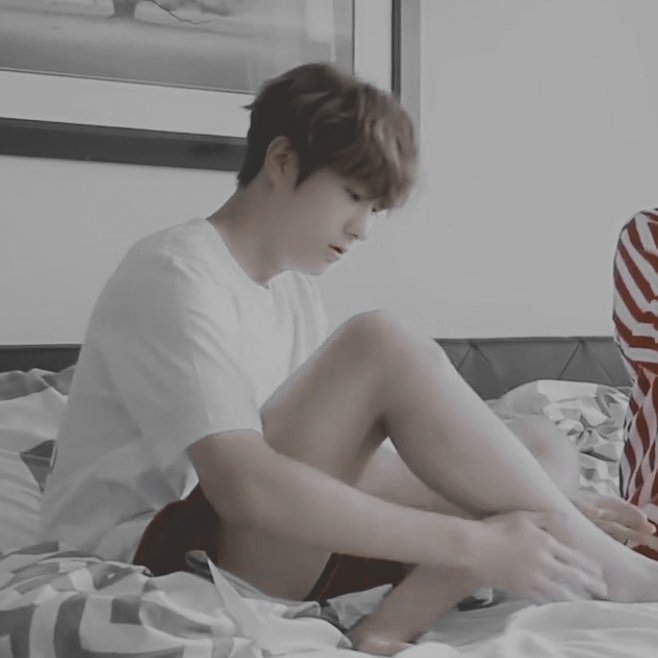 '*•.¸♡ HBD TO MY BABY BEAR HYUNJAE ♡¸.•*'
#미래에도_사랑할_재현_생일축하해
#Dear_my_presentboy