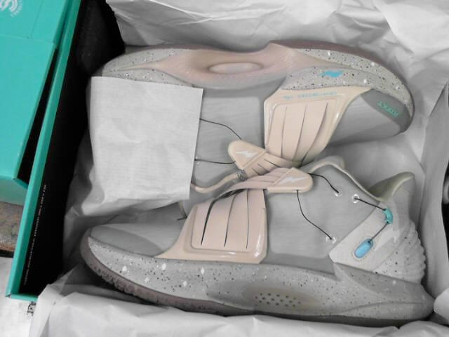 TeRry_p's tweet photo. Thanks, @RTFKT got these 2 pairs today.
Awesome stuff. Definitely, well worth the wait.
#cryptokicksIRL https://t.co/g81jHxcJg3