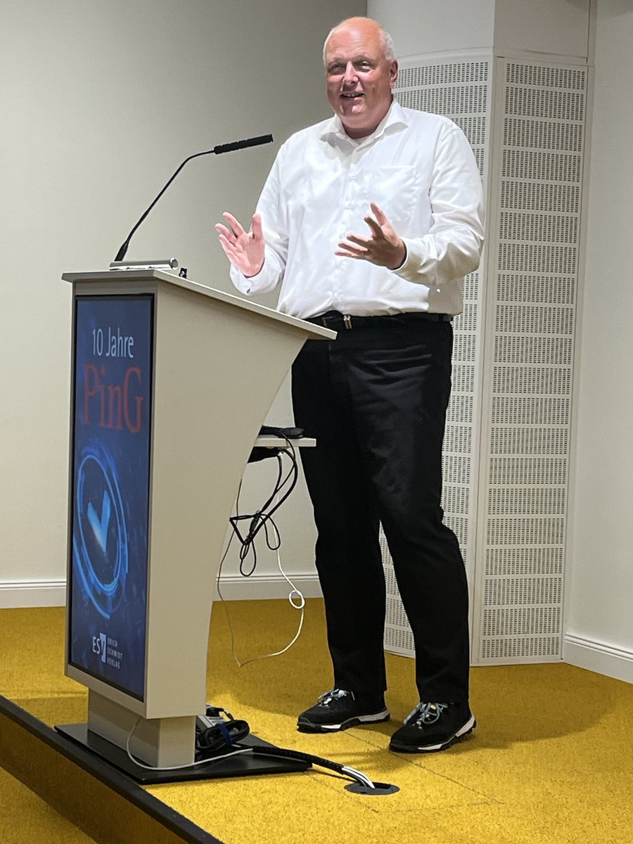 Festlicher Abend des Erich-Schmidt-Verlages anläßlich des 10-jährigen Jubiläums der Zeitschrift PinG: 

Prof. Ulrich Kelber (BfDI) sprach gestern live und in Farbe zum Thema "50 Jahre Datenschutz, 10 Jahre PinG".
<a href="/PinG_Journal/">PinG</a> <a href="/ESV_Recht/">Erich Schmidt Verlag</a> <a href="/nhaerting/">Niko Härting</a> 

#Datenschutz
#10jahrePinG