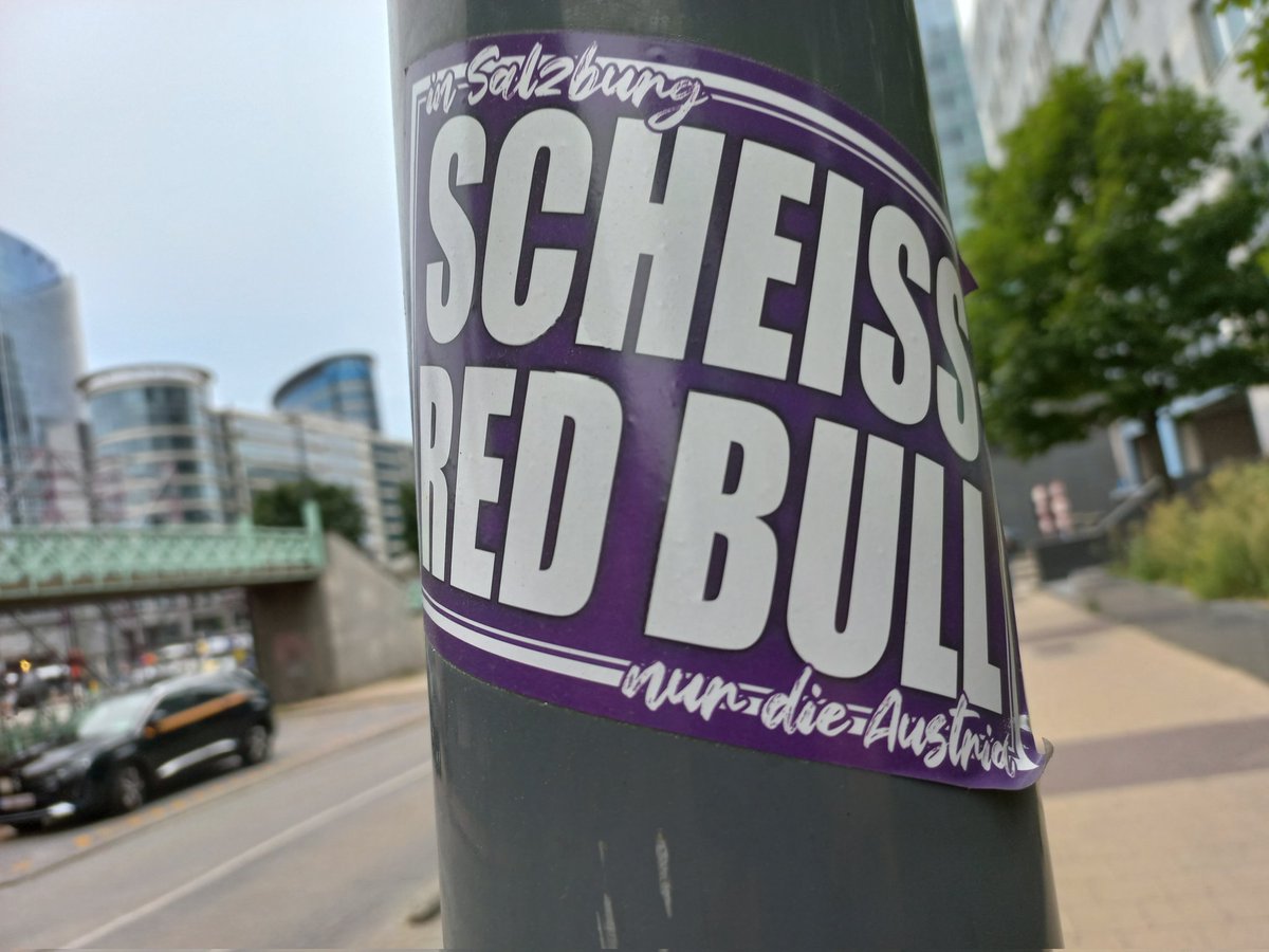 pjvb9050's tweet photo. Because they have no history. Because they're only in it for the money. Because football belongs to the fans, not the corporations. #ScheissRedBull #AgainstModernFootball #SpottedInBrussels https://t.co/szWwLVTcoR