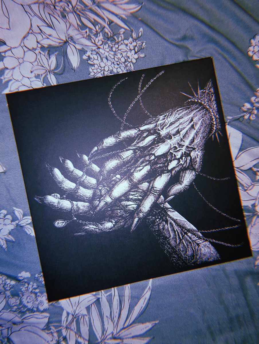 the_cat_nap's tweet image. worth the wait💣

ft. a lil jealous yumi who wanted to feel included lol🖤✨

#fromavein #shadesofrhythm