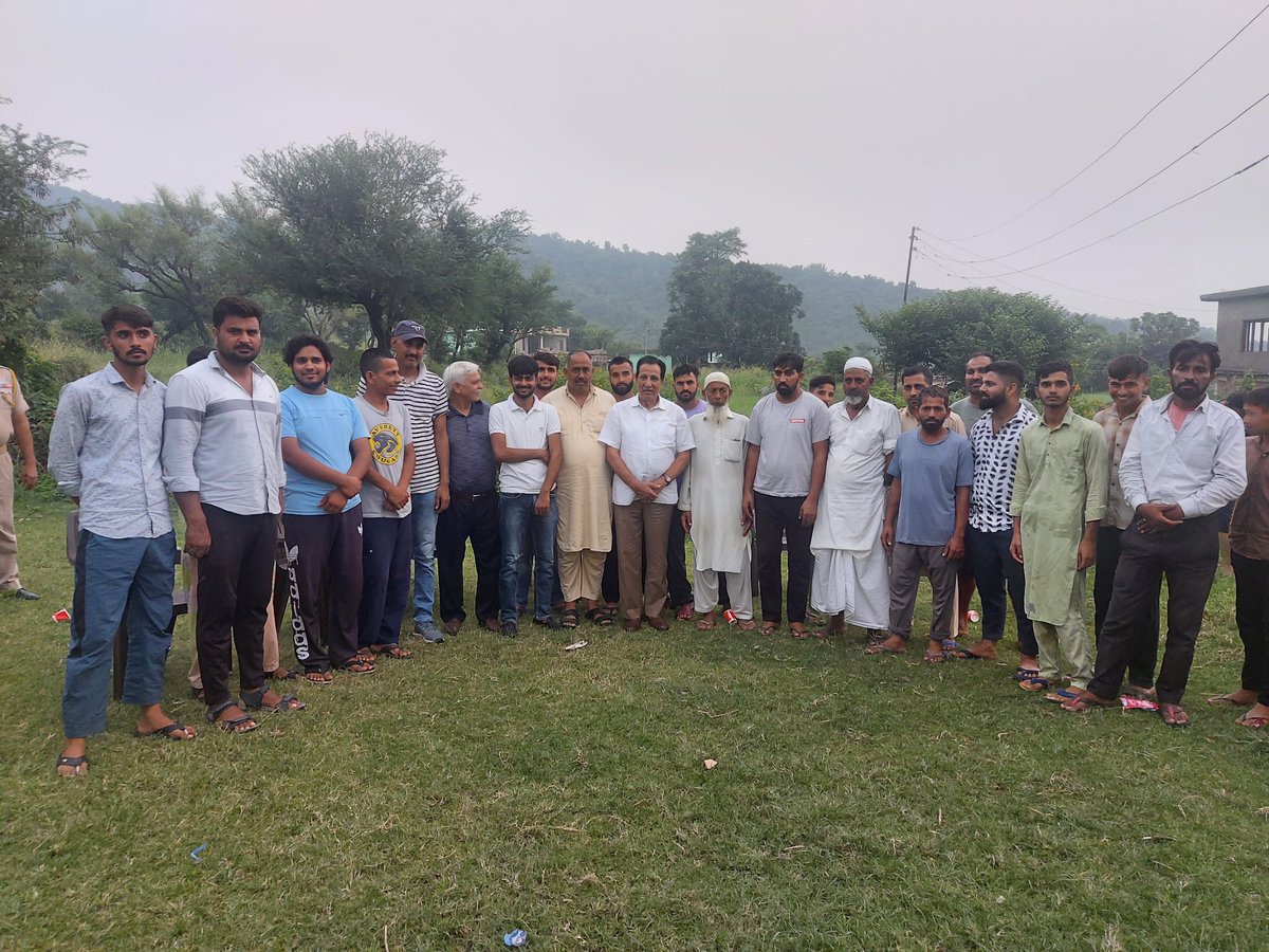 rs_chib's tweet photo. Shri Rajinder Singh chib Former Minister J&k and General Sectary DPAP Meeting at Ragura (Sidhra) ward No- 71
#meeting #sidhra #ward71
@DPAP_office @DPAPKupwara @ghulamnazad @GMSaroori https://t.co/ucG6cXxa5b