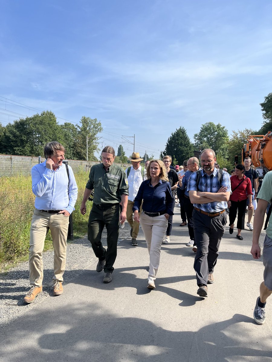 @SteffiLemke @Gruen_WGuenther @ChMelcher @SaxGruen @gruene_leipzig @gruene_sachsen Um Leipzigs grüne Lunge zu erhalten, braucht es Kraft und Engagement von vielen Seiten 💪 Neben Land und Kommune übernimmt auch der Bund Verantwortung, indem das @BMUV unter @SteffiLemke Vorhaben zur Renaturierung von Auen und Mooren mit insgesamt 4 Mrd. Euro unterstützen. 3/3