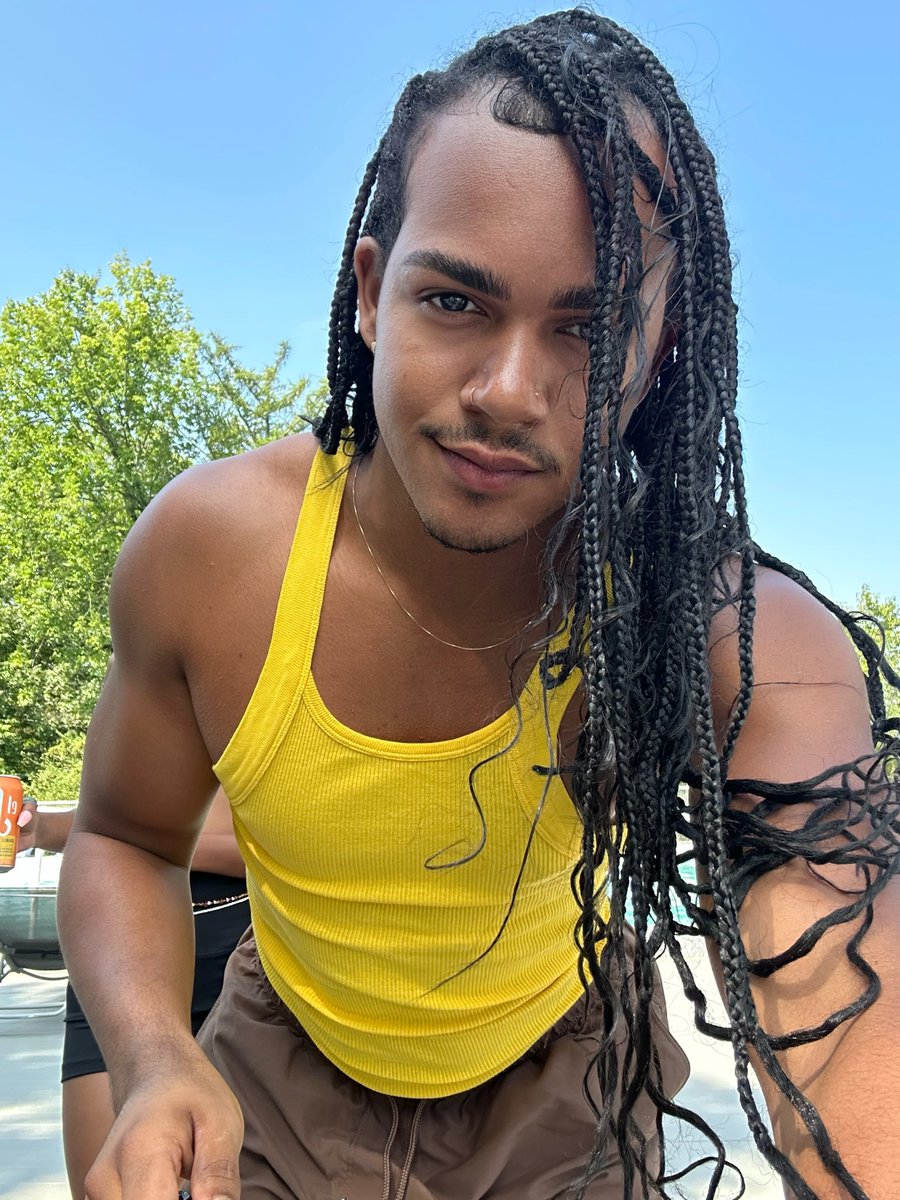 KvngGiovanni's tweet photo. 🌈🐝 https://t.co/6A9nQiHRgA