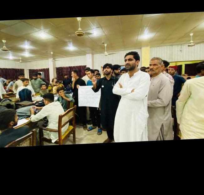 Muhamma76052746's tweet photo. students protesting against the #MDCAT2023 and leakage of paper before Test,students are asking for #ReconductMDCAT2023 and inquiry against those elements  who leaked paper #ReconductMDCAT2023 https://t.co/5jDjH3F5NZ