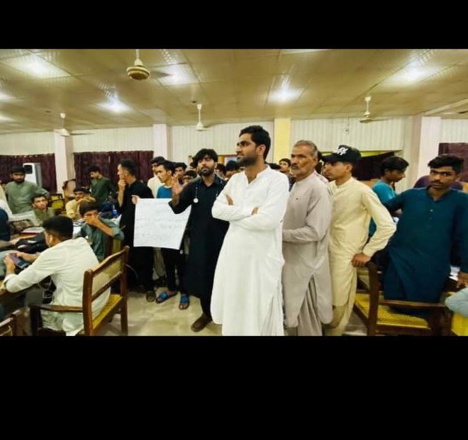 Muhamma76052746's tweet photo. students protesting against the #MDCAT2023 and leakage of paper before Test,students are asking for #ReconductMDCAT2023 and inquiry against those elements  who leaked paper #ReconductMDCAT2023 https://t.co/5jDjH3F5NZ