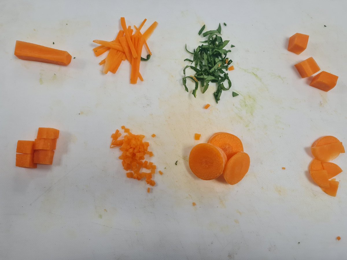 Knife skills with pur new yr9 enrichement classes @Whitefield_NW2 how are jardinere, julienne, macedoine & brunoise all linked? 
Carrot & spinach soup next lesson #nowaste #knifeskills