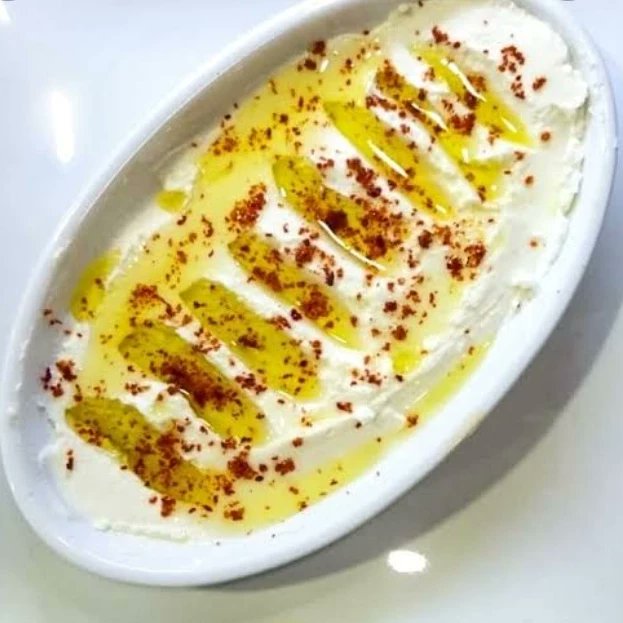 Son reklam twitini atali 10 gunu gecti sanirim 
Twit atacak halimde yok zaten 
Malum okullarda acildi 
Eylul ayi dert ayi bizde 
Şöyle birsey yapalim 
Bir kutu keci peyniri  500 tl olsun 
1 kilo tuzlu yogurt  keçi. 100 tl olsun
Ve bir kilo bal 200  tl olsun ( eski bal )