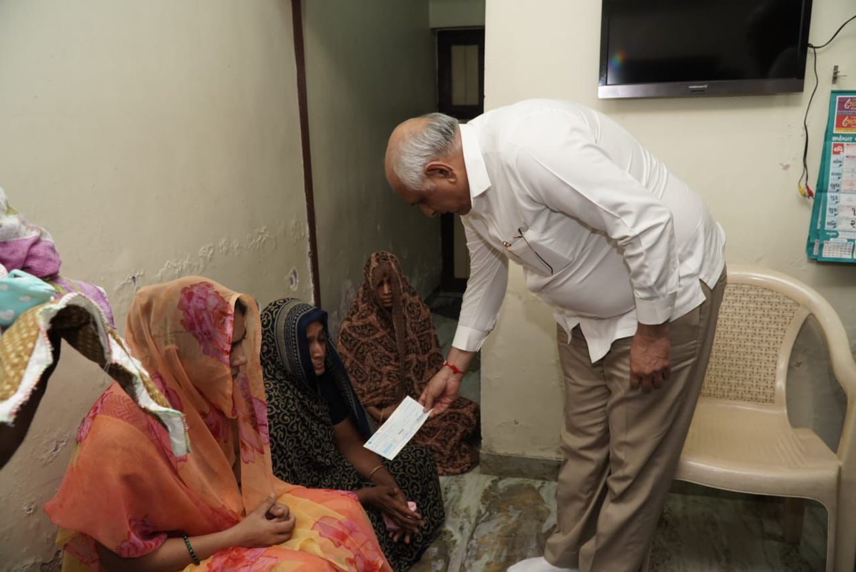 Gujarat CM hand over Rs. 1 crore relief cheque to family of martyred Army jawan Mahipalsinh Vala