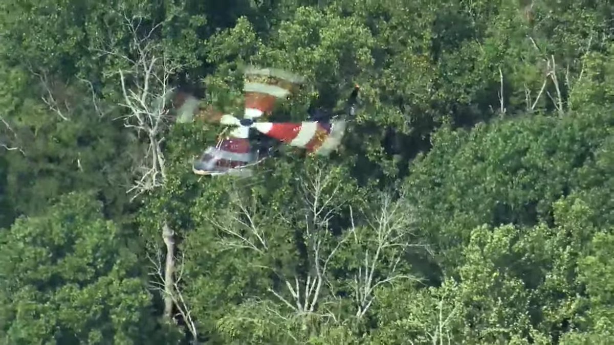 Cb11982's tweet photo. PA Trooper 2 doing some sketch stuff approx 200ft in the air before it disappeared from radar.
#DaneloCavalcante #PAStatePolice #ChesterCounty https://t.co/DKbn8jTM4r