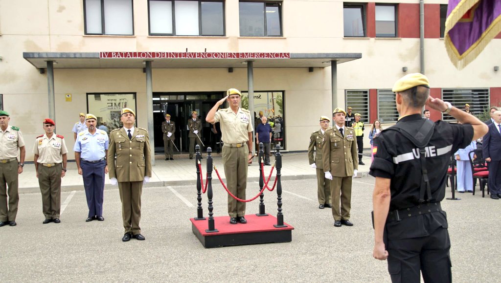 UMEgob's tweet image. Damos la bienvenida al  teniente coronel Joaquín Núñez Regodón y le deseamos acierto en el Mando como Jefe del cuarto Batallón #BIEM4
#Zaragoza

Enhorabuena al teniente coronel Manuel Montero Martín por su gran labor y conocimiento de su Batallón durante estos 3 años
#ParaServir