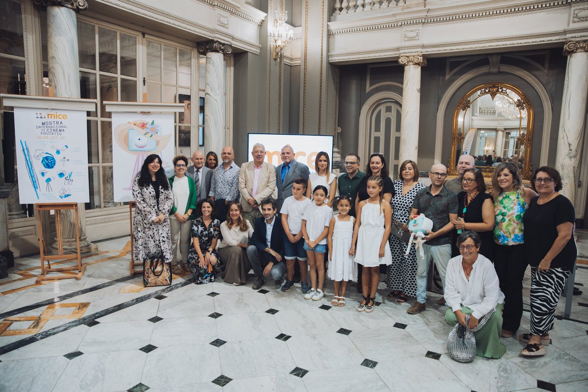 🆕 Espectacular presentació de la imatge i l'espot de la #MICE2023 al Saló de Cristall de l'<a href="/AjuntamentVLC/">Ajuntament València</a>! Amb el regidor de Cultura <a href="/joseluismorenom/">José Luis Moreno</a>, el secretari autonòmic d'Educació <a href="/mcevoy_elx/">Daniel McEvoy Bravo</a>, el director del festival <a href="/arbiol_josep/">Josep Arbiol</a> i molts convidats i convidades.