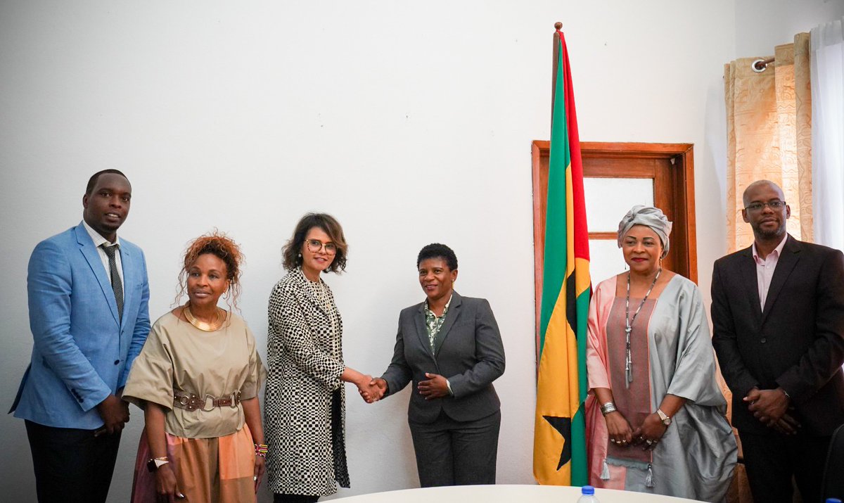 Evelyn_Etti's tweet photo. Honored to meet with H.E. IIza Amado Vaz, Minister of Justice of🇸🇹#SaoTomeEPrincipe during our courtesy call. Thrilled to witness their commitment through the School Feeding Law, allocating resources to Home-Grown School Feeding (HGSF) program nationwide.📚🍎Leading by example!👏 https://t.co/ocRMfMAdBM