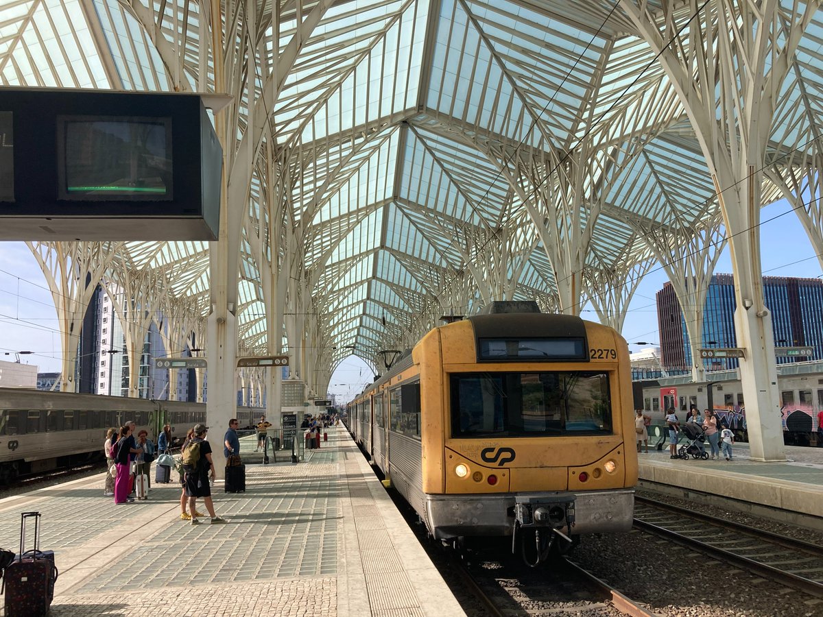 Acht Züge nach Lissabon:  #Interrail mit Kindern ist ein tolles Erlebnis. Aber das europäische Buchungswirrwarr kostet Nerven. stimme.de/4838913 #Bahn #Nachtzüge