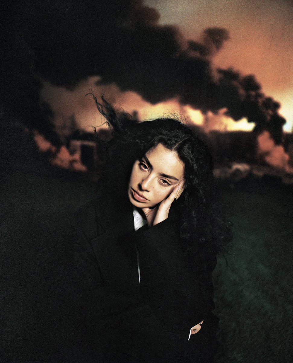 charli_xcx's tweet photo. :) https://t.co/e8aNPO5B49