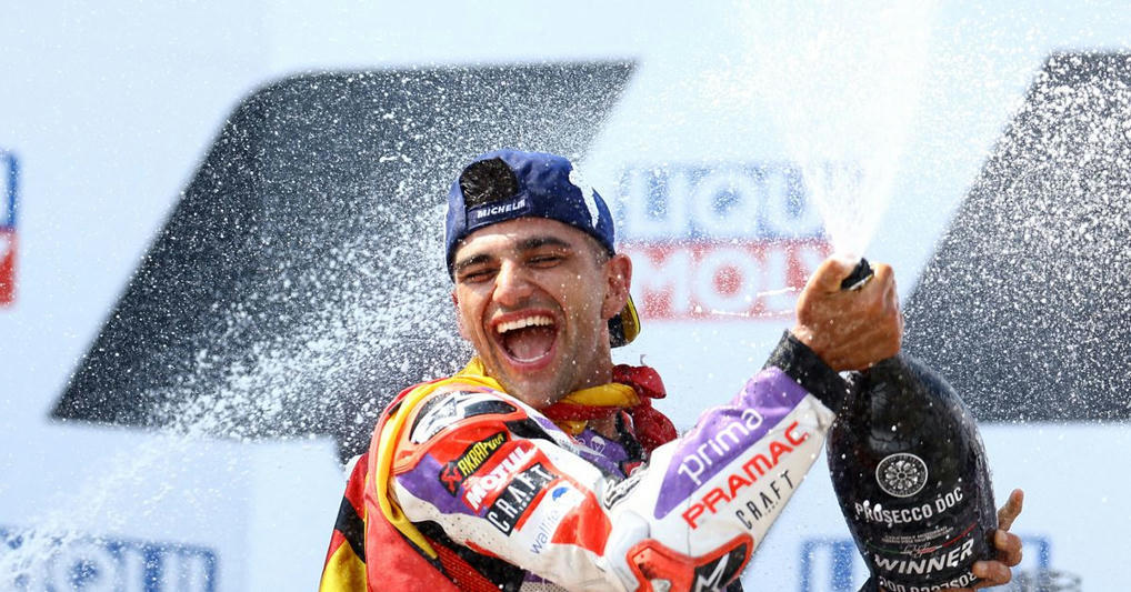 DucatiNet's tweet image. Martin wins San Marino GP as rivals chip away at Bagnai's championship lead sco.lt/79GQkq