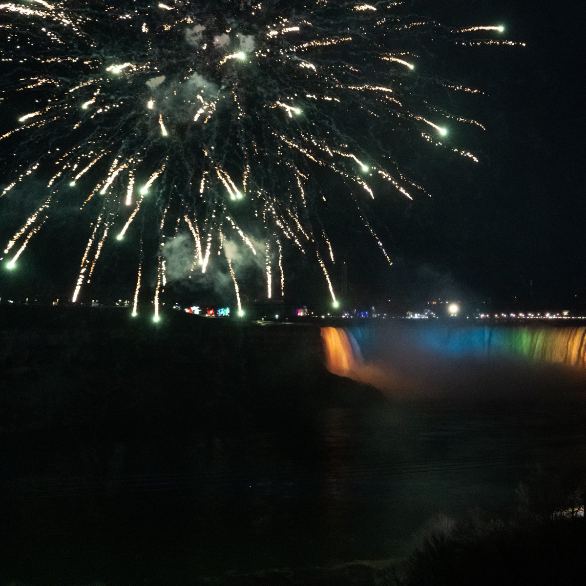There are only a few weeks left featuring nightly firework displays over the falls!  They run until October 9th weather permitting! 🎆 

Book now: ramadaniagarafalls.com

#Ramada #niagarafallshotel #summertravel