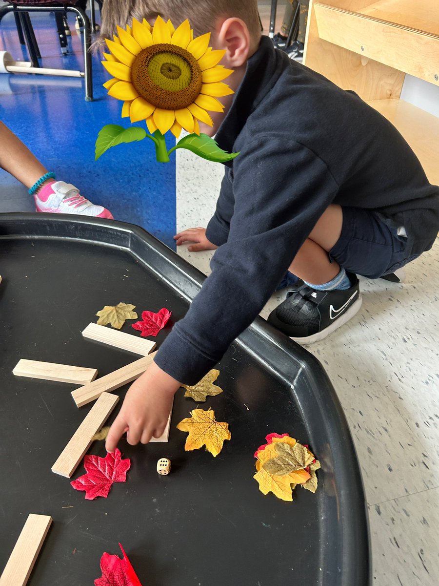 All about “les tournesols”🌻 today we learned about a 10-frame, wrote letters in the sand and put leaves on our trees using dice! #ocsbMath