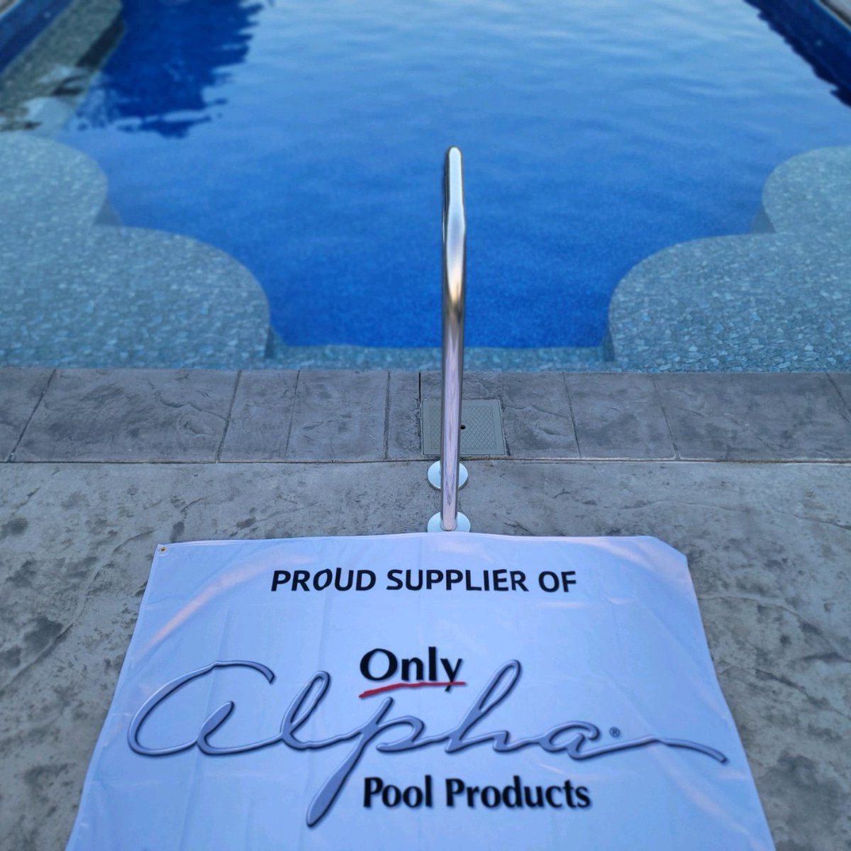 ...just look at those internal steps!!! 🤩

Shout out to Wright’s Pool Service in Terre Haute for these great shots!😍

#OnlyAlphaPoolProducts #OnlytheBest