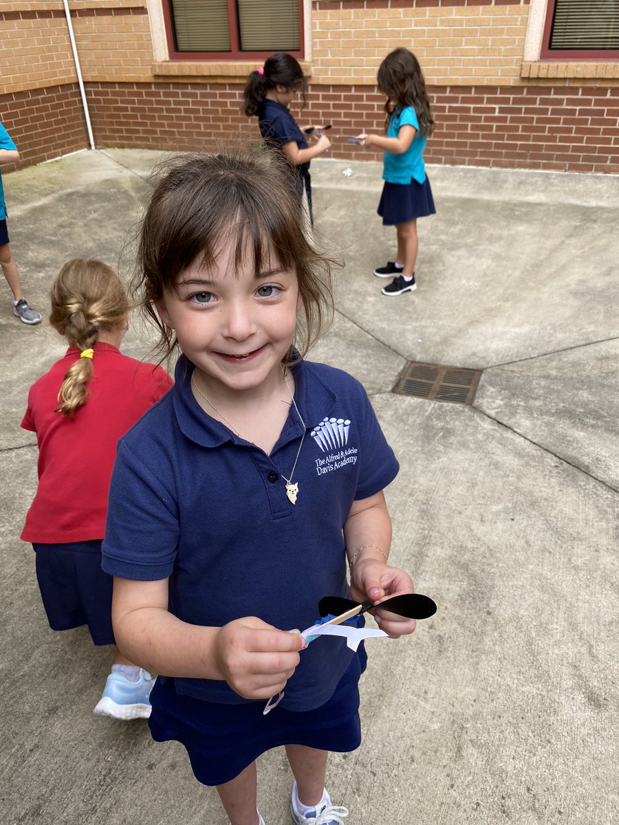 21stStacy's tweet image. Awesome Tinkering Tuesday today @Davis_Academy making helicopters to fly outside! #davisk #davis1 #davis2 #davis3 #davis4 #davis5 #TinkeringTuesday