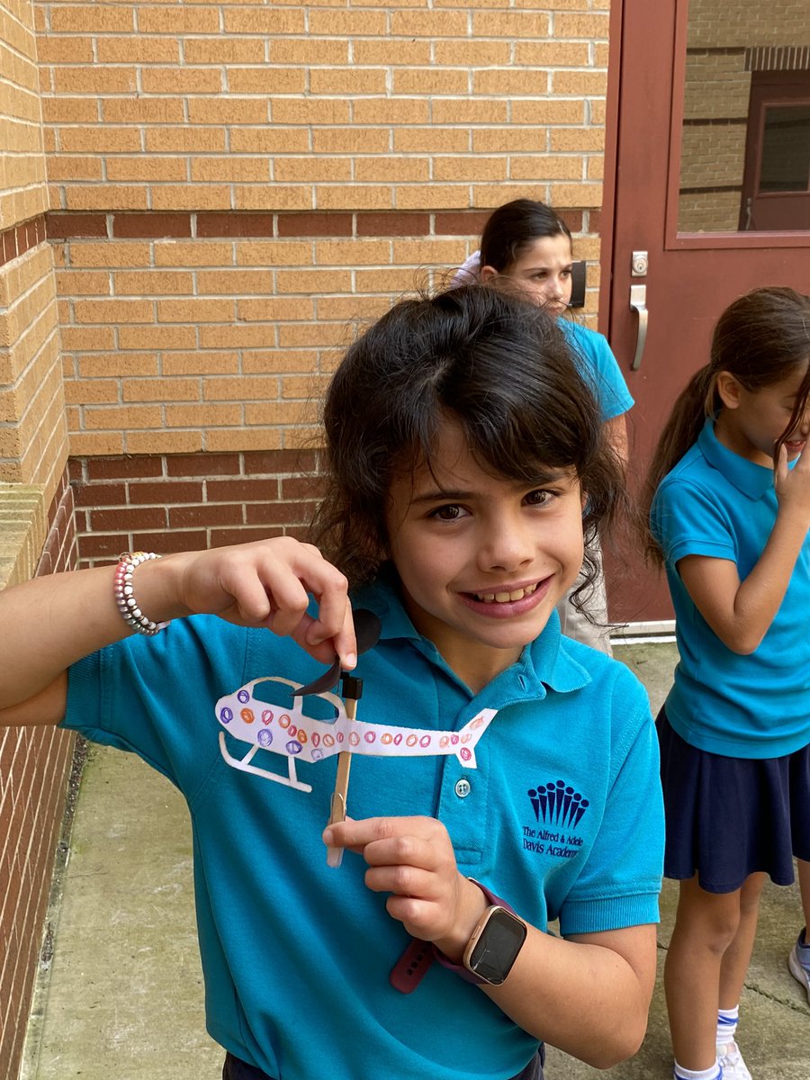 21stStacy's tweet image. Awesome Tinkering Tuesday today @Davis_Academy making helicopters to fly outside! #davisk #davis1 #davis2 #davis3 #davis4 #davis5 #TinkeringTuesday
