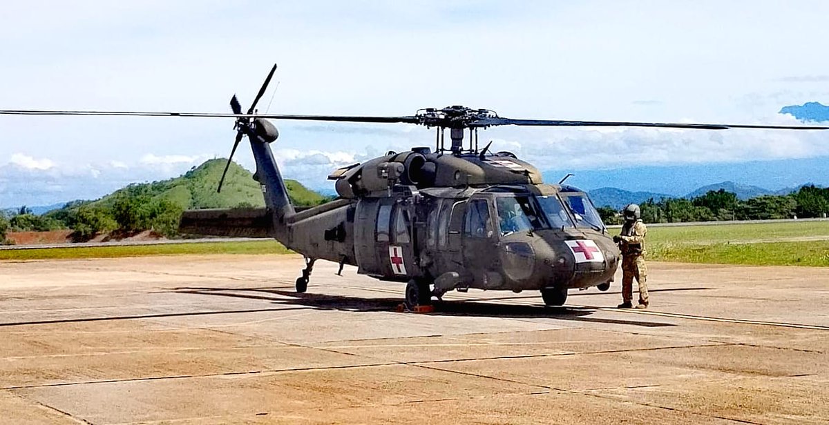 #Ahora | Aterrizan en el Aeropuerto Internacional Enrique Malek/#Chiriquí, 2 aeronaves tipo UH-60 Black Hawk y 1 tipo CH-47 Chinnok, de la <a href="/jtfbravo/">Joint Task Force-Bravo</a> de 🇺🇸, los cuales apoyarán con labores de rescate de la aeronave AN-141, accidentada en la Cordillera Central, área de Coclesito.
