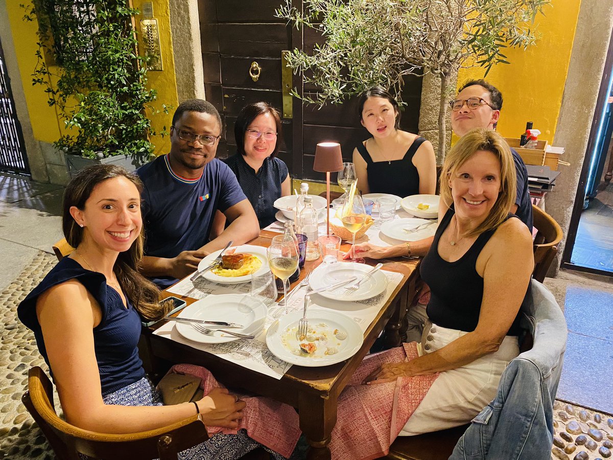 What’s more delightful than chilling out with ILD friends at Milan on a nice Italian summer evening! 🫁

#RestandRelaxation  #ERS2023 #PulmonaryFibrosis #CurePF