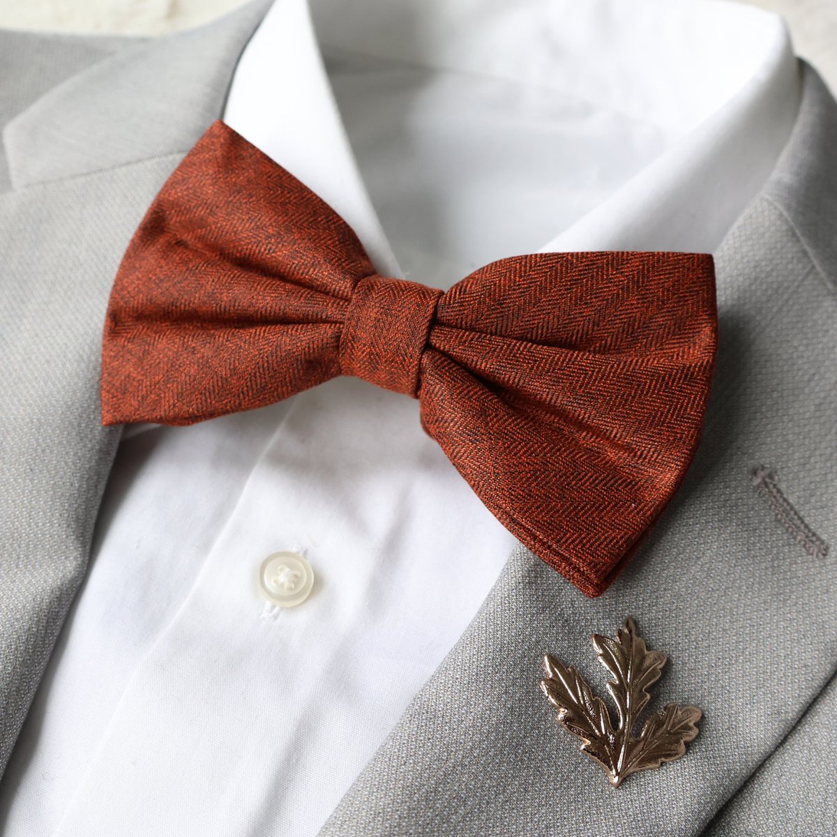 Tied up in style for fall 🍁 #bowties #bowtie #bowtiesarecool #bowtienation #bowtiestyle #bowtielife #bowtieready #mensstyle #menswear #mensfashion #groomsmen #groomswear #weddingwear #weddingfashion #groomsmenstyle #groomstyle #groomfashion #groomandgroom #groomsinpiration #wedd