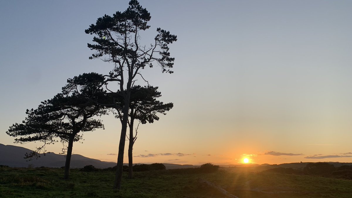 Ticketybooo's tweet photo. Keel Point, Murlough Nature Reserve @NTMurlough @Mournelive @visitmourne @WeatherCee @WeatherAisling @angie_weather @barrabest @deric_tv @bbcniweather @Carlingmourne #murlough #dundrum #codown #sunset #mourne #mountains #nationaltrust https://t.co/gsW8NUgs3J
