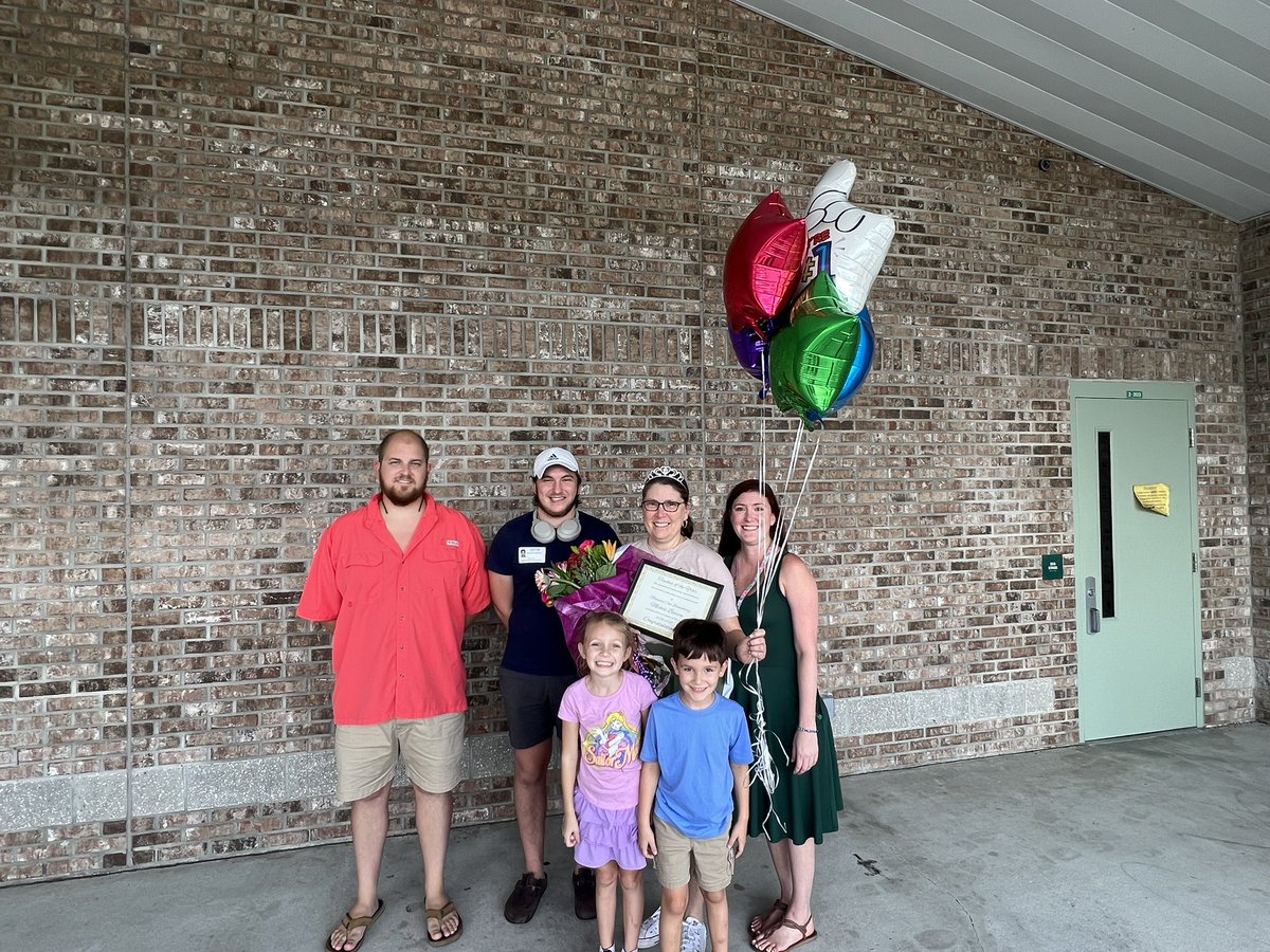ADouglasVCS's tweet photo. Congratulations to our Teacher of the Year, Michele Benson. Michele is loyal and dedicated to @VCSManateeCove. She has been at Manatee Cove since it opened in 2006 and has served in several capacities. She volunteered most of the summer helping us to prepare for our year. https://t.co/MN6vII7wRk