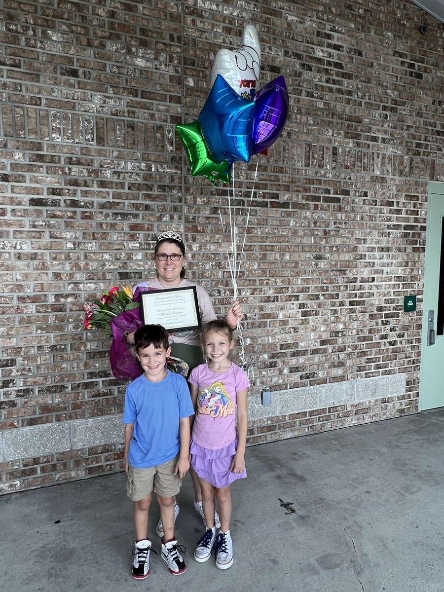 ADouglasVCS's tweet photo. Congratulations to our Teacher of the Year, Michele Benson. Michele is loyal and dedicated to @VCSManateeCove. She has been at Manatee Cove since it opened in 2006 and has served in several capacities. She volunteered most of the summer helping us to prepare for our year. https://t.co/MN6vII7wRk