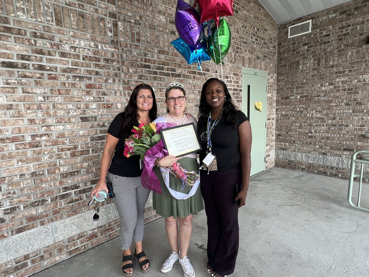 ADouglasVCS's tweet photo. Congratulations to our Teacher of the Year, Michele Benson. Michele is loyal and dedicated to @VCSManateeCove. She has been at Manatee Cove since it opened in 2006 and has served in several capacities. She volunteered most of the summer helping us to prepare for our year. https://t.co/MN6vII7wRk