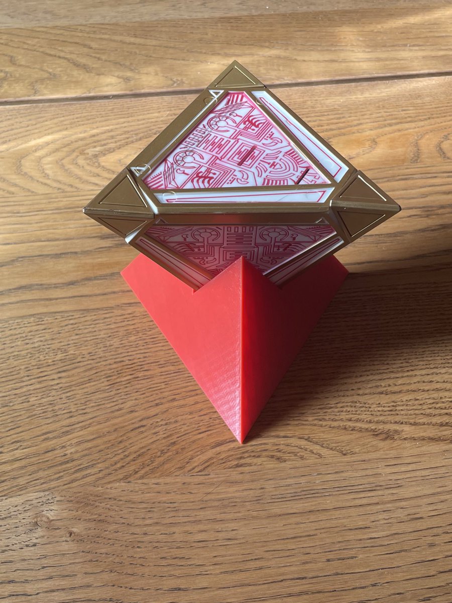 Sith holocron stand in red! #sith #red #holocron #holocronstand #starwars #jedi #kyber #corelliantradingco #etsy #etsyshop #3d #3dprinting #3dprintedprops #darkside #theforce #sithartifacts #imnojedi #buysmall