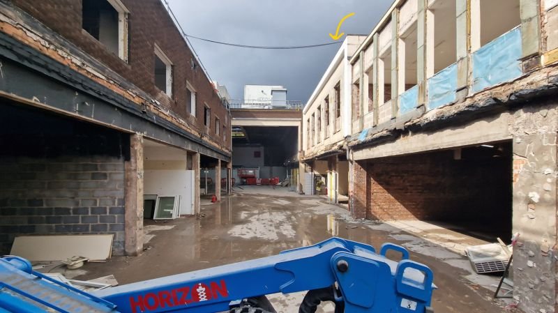 Ernshki's tweet image. Breath-taking scenes as @CaddickConst  remove the Mall roof to reveal Stretford&apos;s high street for the first time in over 50 years! Exciting future now lies tantalisingly close

#retrofitfirst #lovestretford #futurehighstreet @FCBStudios  @Bruntwood_UK  @TraffordCouncil