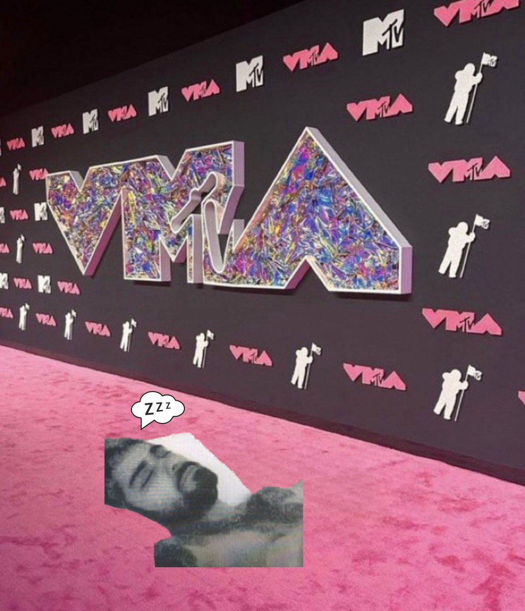 ZJMCRAVE's tweet photo. Zayn Malik arrives to the #VMAs pink carpet. https://t.co/0IzI4oHZd5
