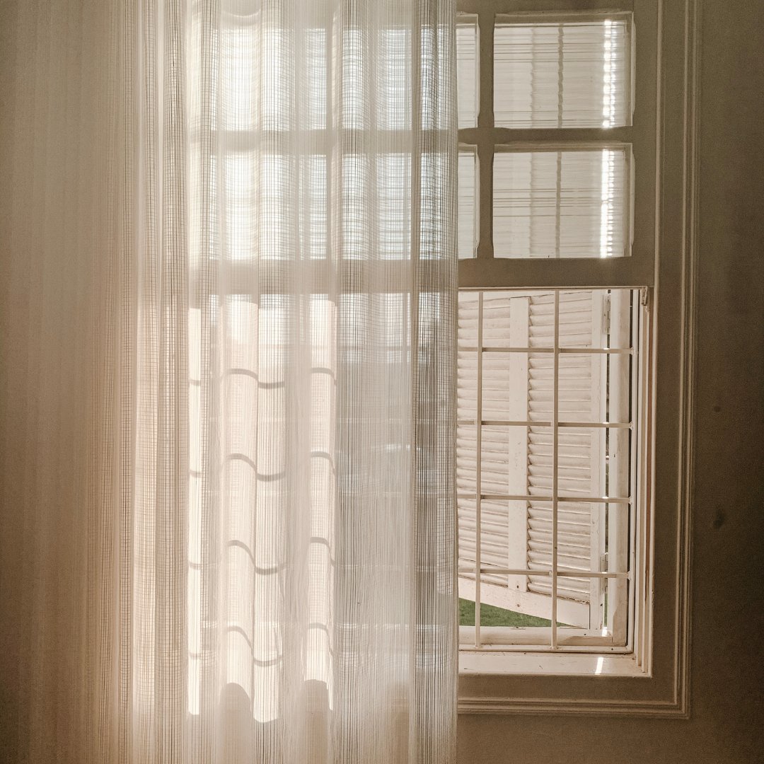 Beat the heat with heat wave hacks like closing your curtains. Find out more in this article:
discountwindowsanddoor.com/heatwave-hacks…

#beattheheat #heatwave #itstoohot #windows #curtains #doorsandwindows