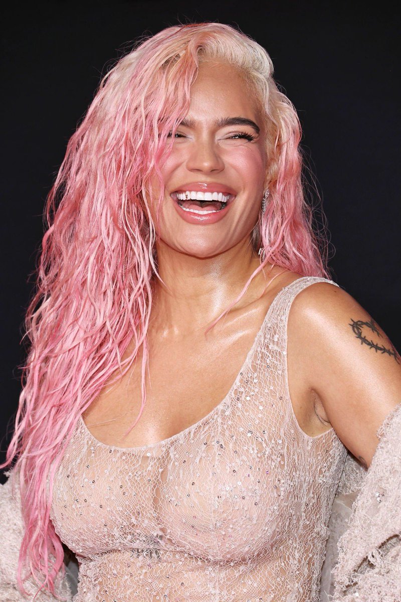 KarolGSite's tweet photo. Karol G en la alfombra rosa de los MTV #VMA 2023. https://t.co/LkI2e4ZU5t