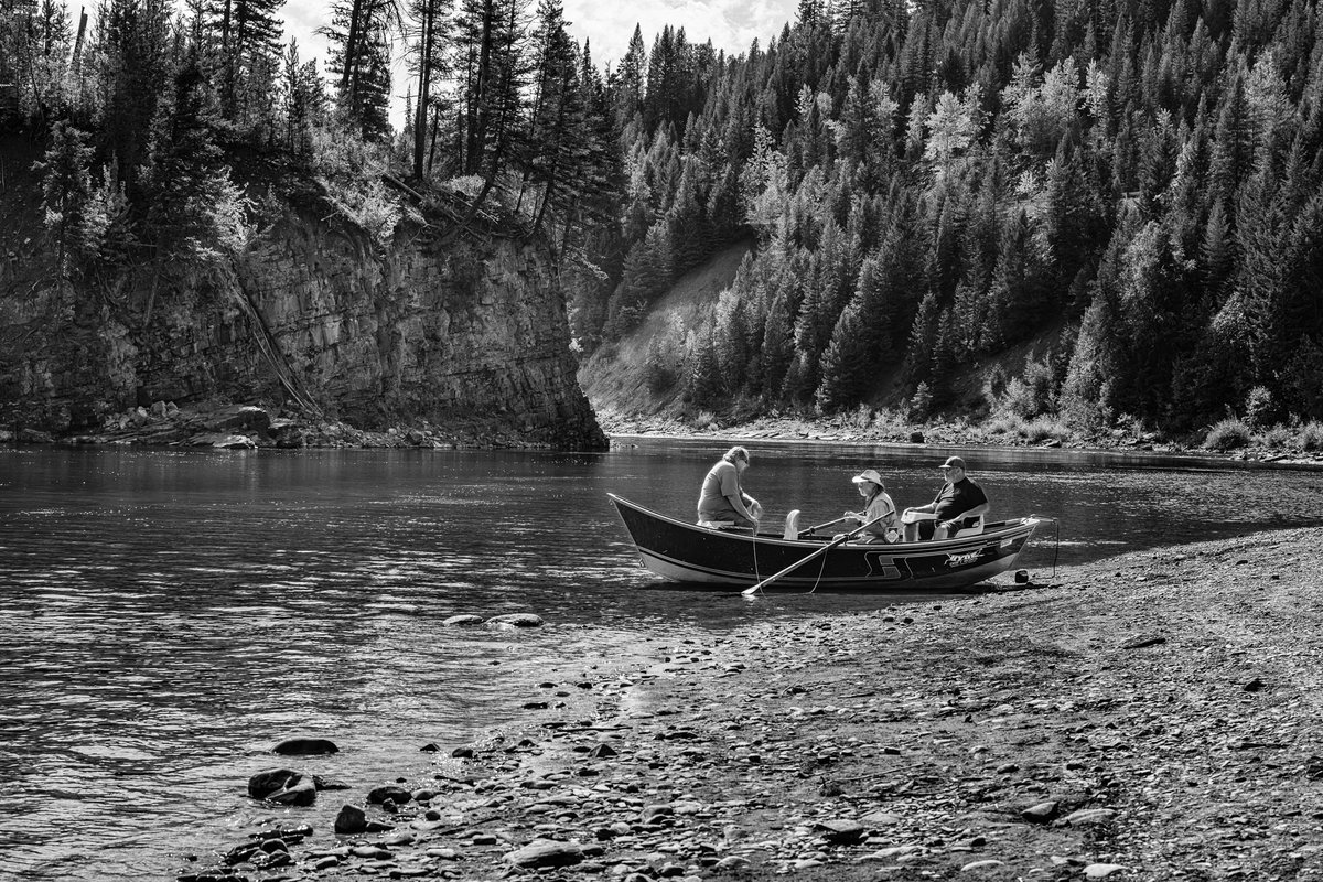 donrisi's tweet photo. Bunch of guys setting out in their boat.
#Z7ii 24-120mm f/4
#monochrome #monochromatic #monochromephotography #monochromaticphotography
#nikonphotographers
#nikonphotography
#IAMGenerationImage #NikonNoFilter
#nikonusa
#landscape #landscapephotographer #water #river https://t.co/NfjzLYnBUm